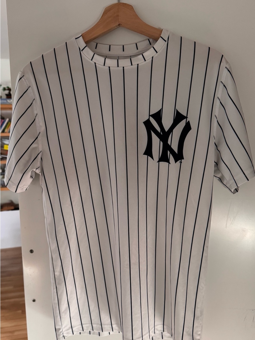 Yankees Aaron Judge #99 New York Pinstripe Tee Genuine Youth unisex L 14/16